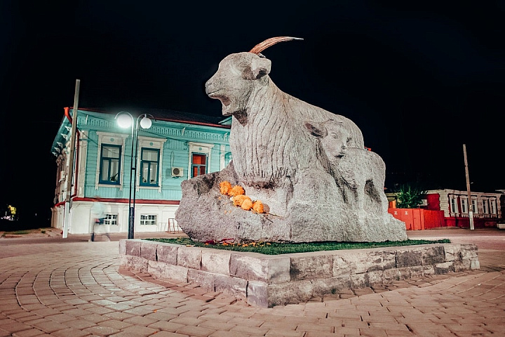 Памятник козе (г. Урюпинск)