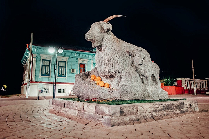 Памятник козе (г. Урюпинск)